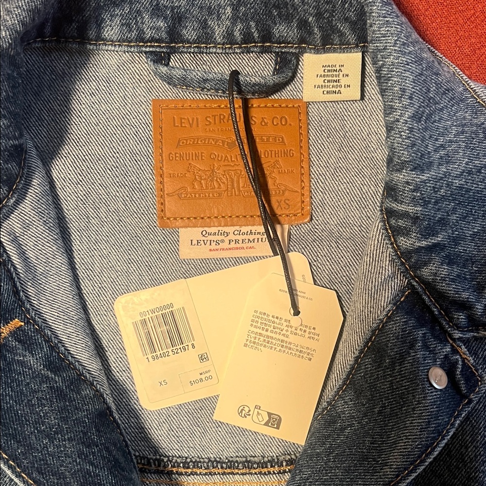 NEW Levi's Women's 90s Trucker Jean Jacket - Picture 2 of 6